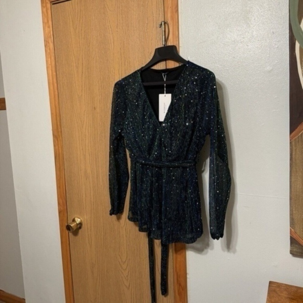 BloomChic NWT Size 12 w/Metallic & Sequin Accents Long Sleeve Belted Peplum Top
